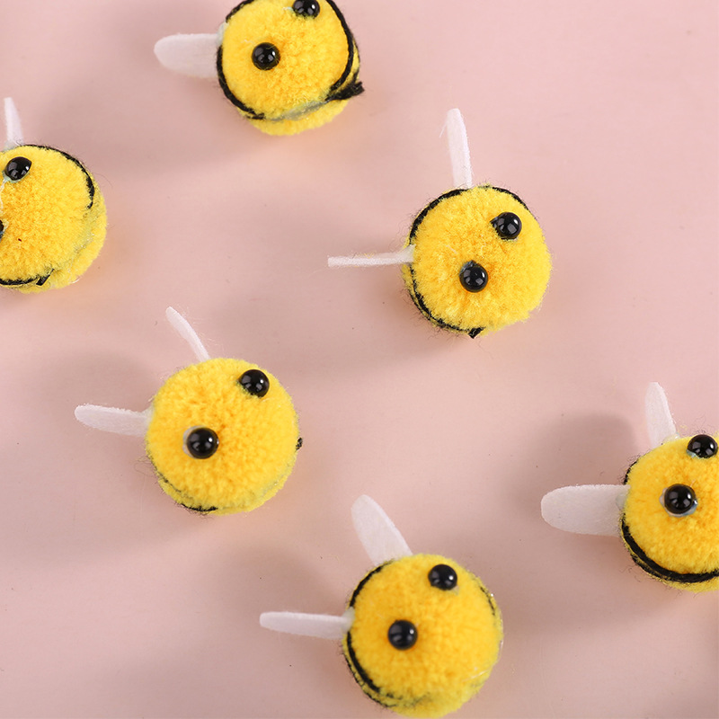 Cashy, cute little bee-breed, hand-diy toy fittings. Fashion-ball bag.