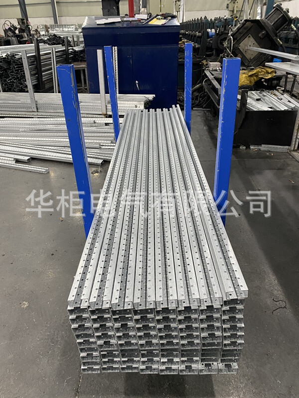 C型材鍍鋅敷鋁鋅板抽屜櫃型材4孔型材6孔型材帶筋型材孔距50