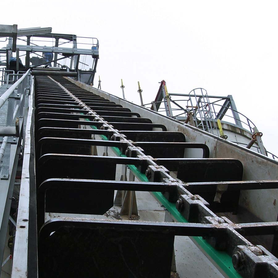 The factory casts the scratcher conveyor.