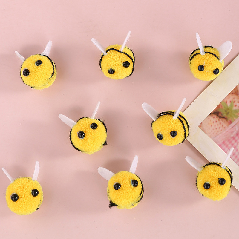 Cashy, cute little bee-breed, hand-diy toy fittings. Fashion-ball bag.