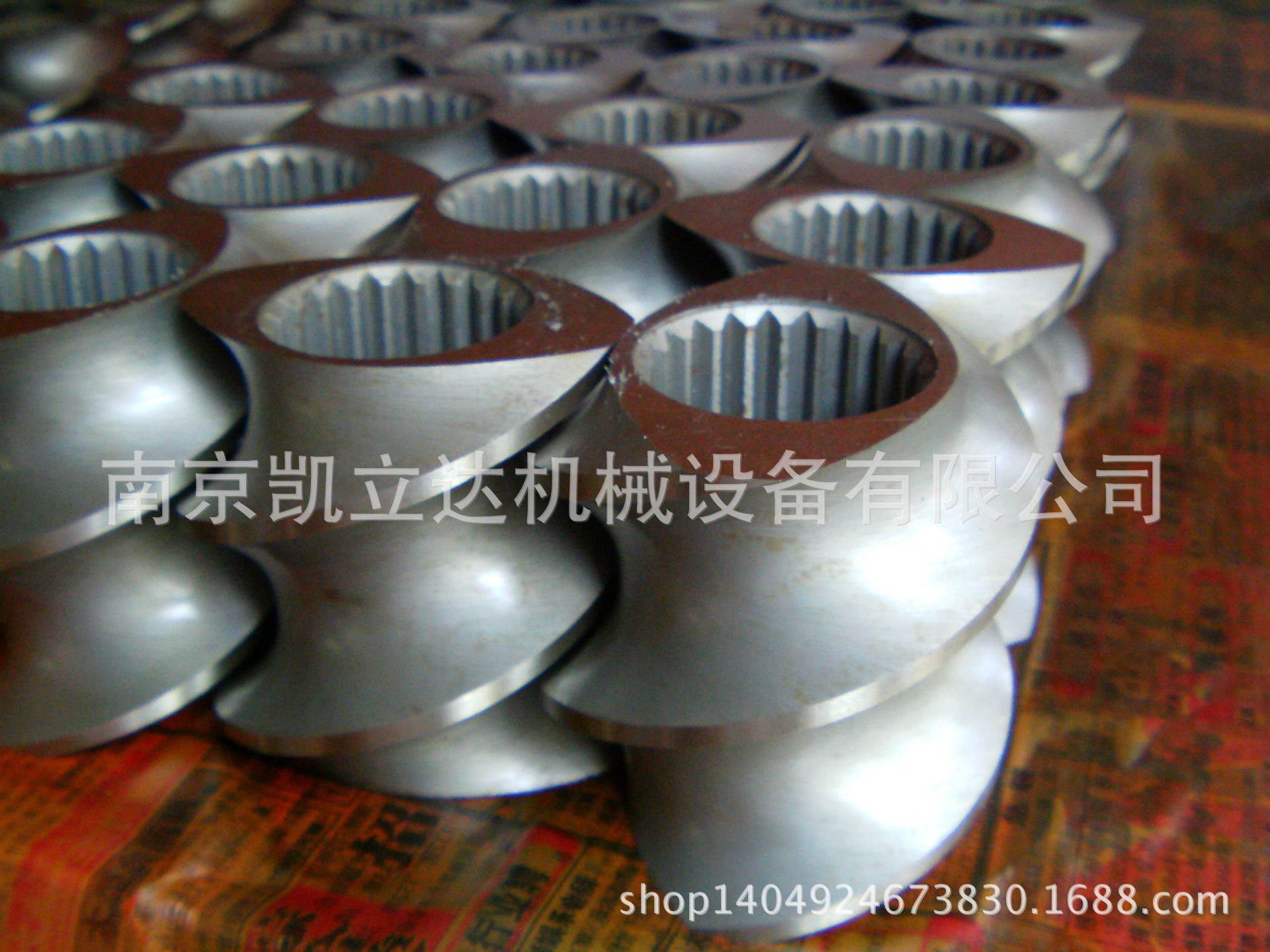 Smelting spray, double-snail squeezer, screwdrivers, fittings like cortex, grinding, corrosive.