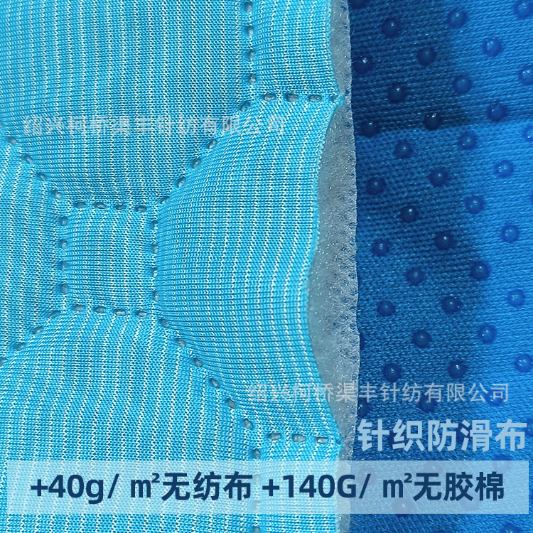 Làm lạnh 3 lớp bông bằng băng với một miếng băng siêu âm và một bộ phận nuôi thú cưng mềm mại.