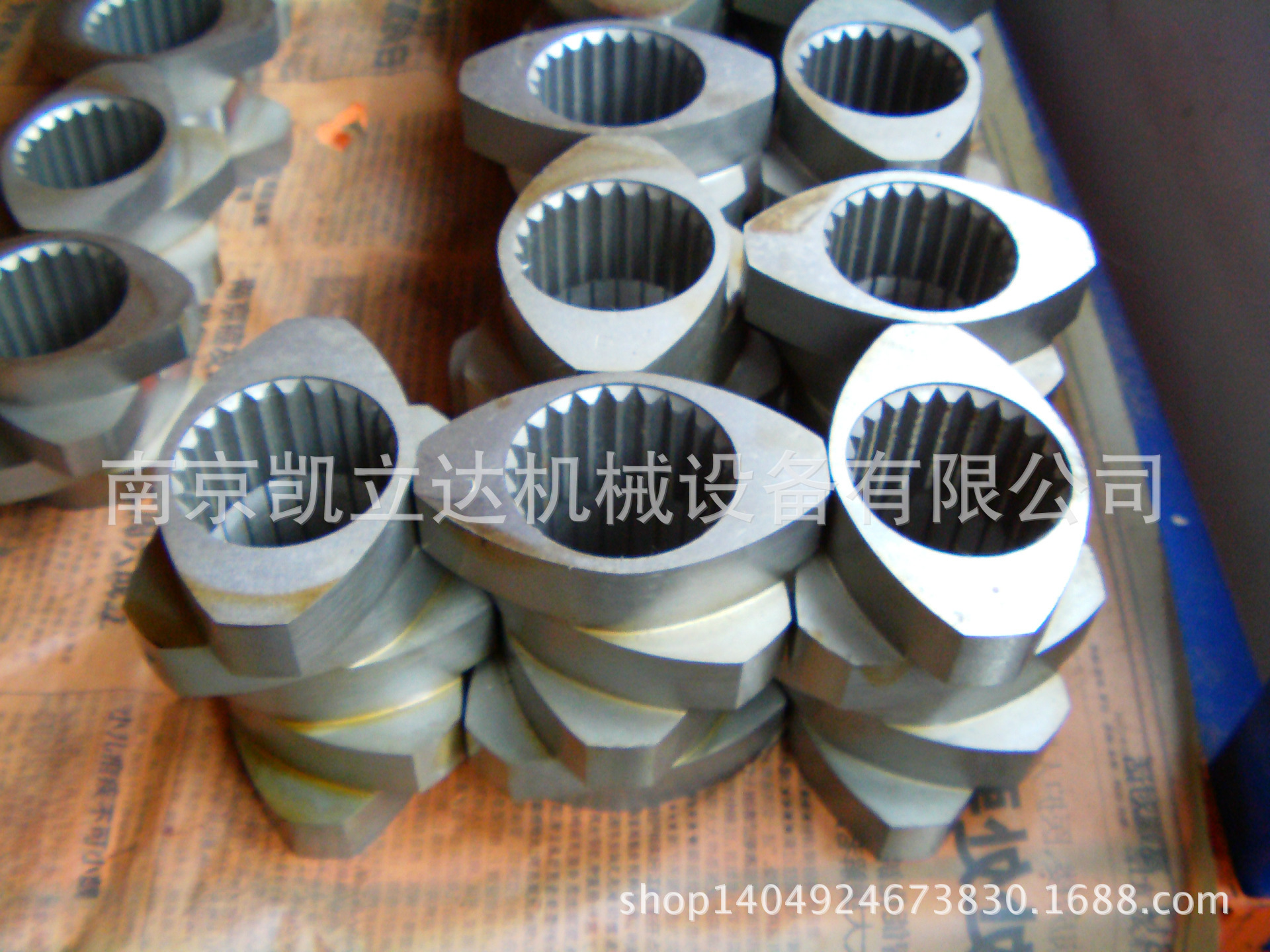 Smelting spray, double-snail squeezer, screwdrivers, fittings like cortex, grinding, corrosive.