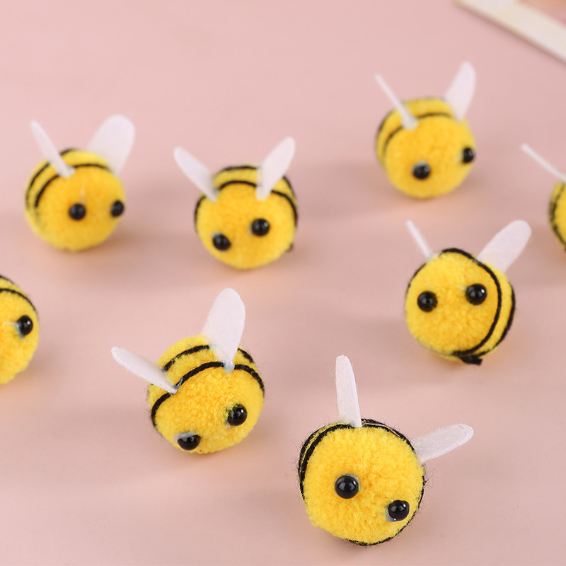 Cashy, cute little bee-breed, hand-diy toy fittings. Fashion-ball bag.