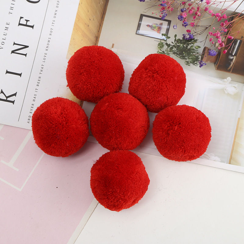 It's customised to a Christmas plum ball for Kassy-Mixer, a flair ball, clothing aid, and a wholesale by the tailor.