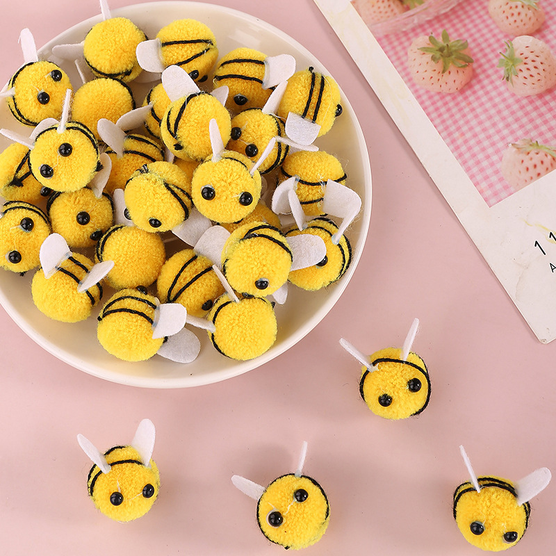 Cashy, cute little bee-breed, hand-diy toy fittings. Fashion-ball bag.