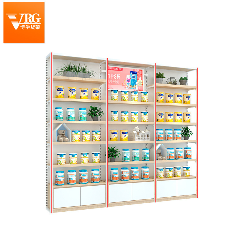 The children in the milk powder cabinets of the mother and child store's steel-wood shelf in the supermarket.