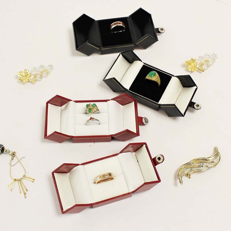 The factory supplies the two-door wedding ring box, the jewelry box, the paper box, the necklace box.