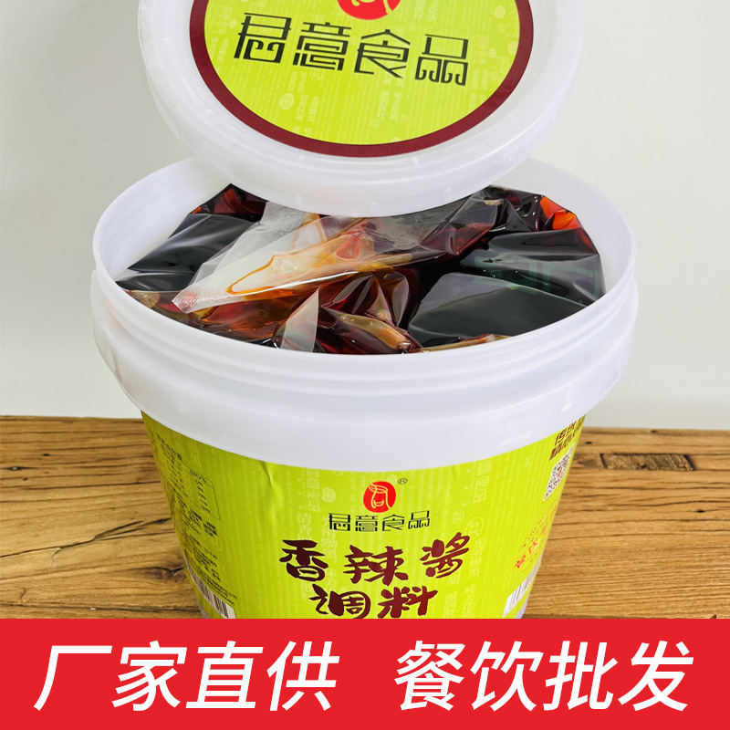 Hộp thư, thùng nước sốt cay 13 pound, và một bao cao su cho nhà hàng sốt nóng.