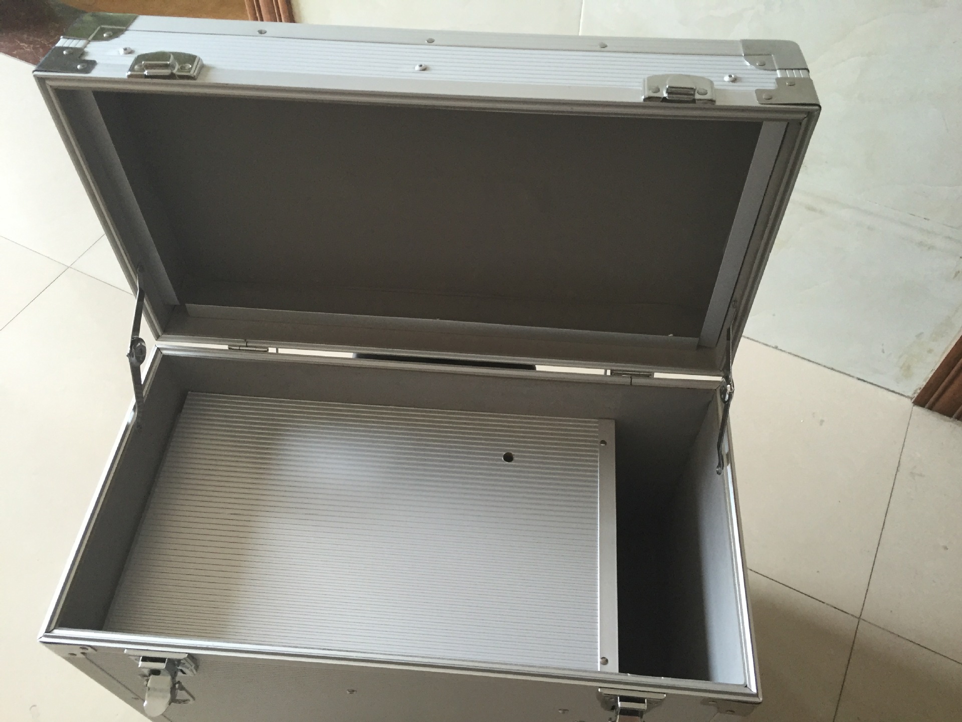 Direct sale, dental case aluminum alloy, medical case aluminum, pull rod, wheel, multifunctional.