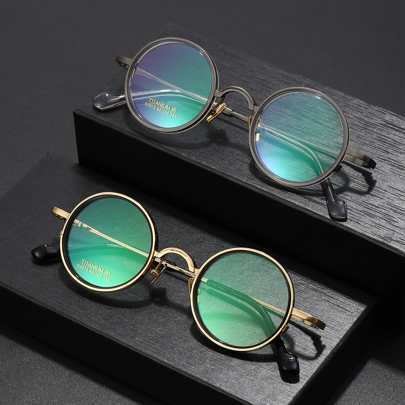 The manufacturer's supply is pure glasses with super-light retrospect frames.