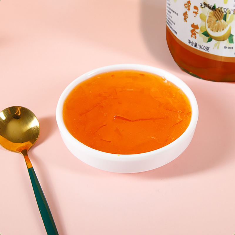 Đang xử lý trà hoa anh đào và dầu trà cho trà với nho 500g can mứt