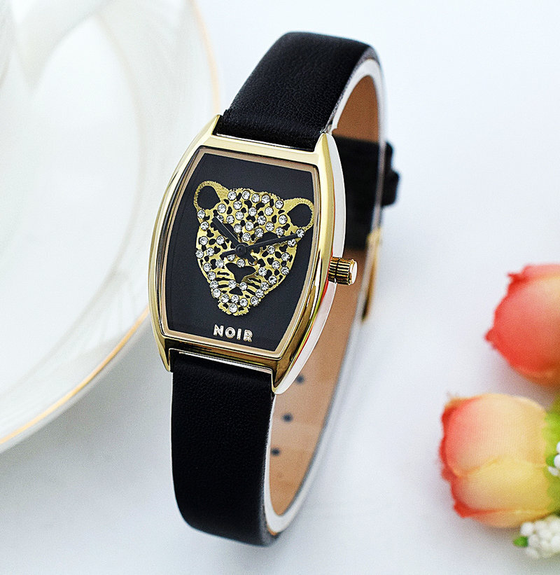 The source factory crosses the border and provides a high-end, light luxurious watch for the lady with a watch.