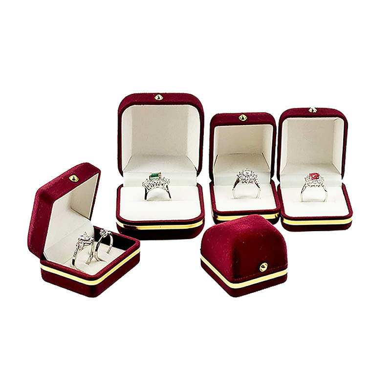 Customize the jewelry box with a velvet box with an ear nail box and a chest and necklace box with a multipurpose jewellery box.