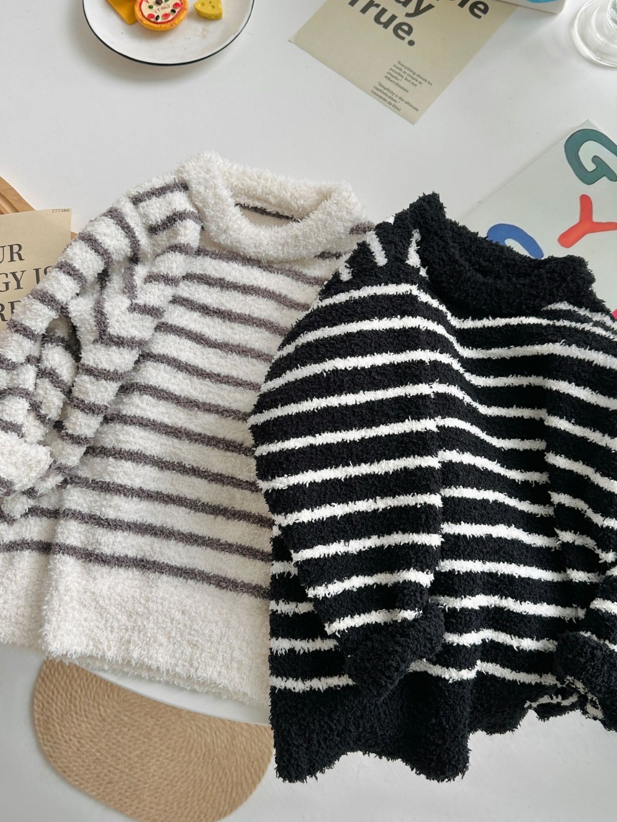 Hàn Quốc phiên bản 2024 bé gái mùa đông đan một chiếc áo len với một pyjama dày