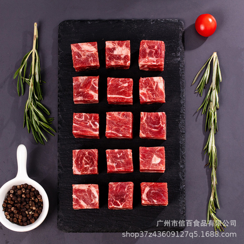 Kẹo cao su, thịt bò chín, và một nửa áo ngực cao bồi.