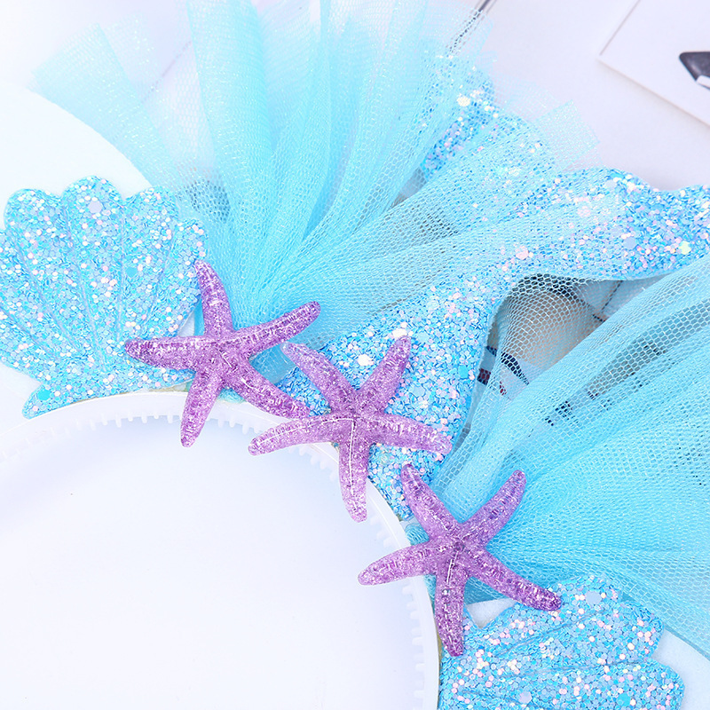 A new seastar mermaid with a princess and an American children's party with mermaid costumes.