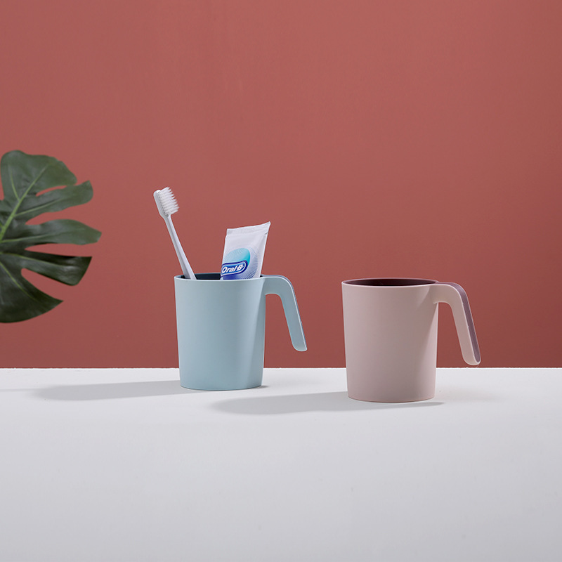 Taste design, double-coloured mouth-washing cups, original compact hands-washing cups, home-brushing couple-brushing toothbrushes.