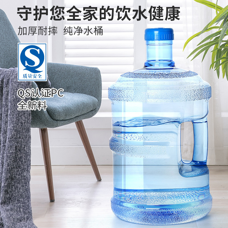 Nhà sản xuất phân phối xô nước tinh khiết và nước từ suối.