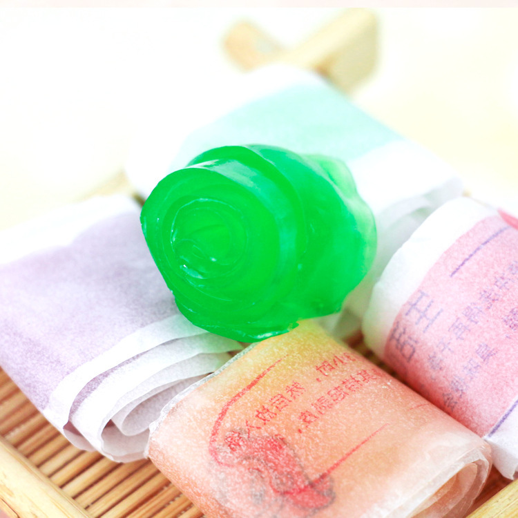 Bánh trái cây lớn, kẹo ngon.