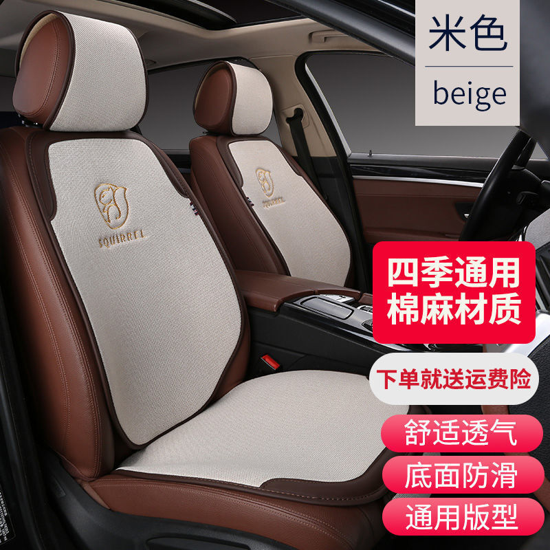 Một chiếc xe mới được đặt trên một bộ dụng cụ chống máy bay miễn phí, khô mùa hè.