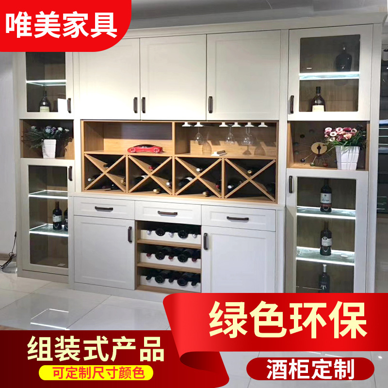 Wine-cafeters, European-style red cabinets, home-cooked counter furniture.