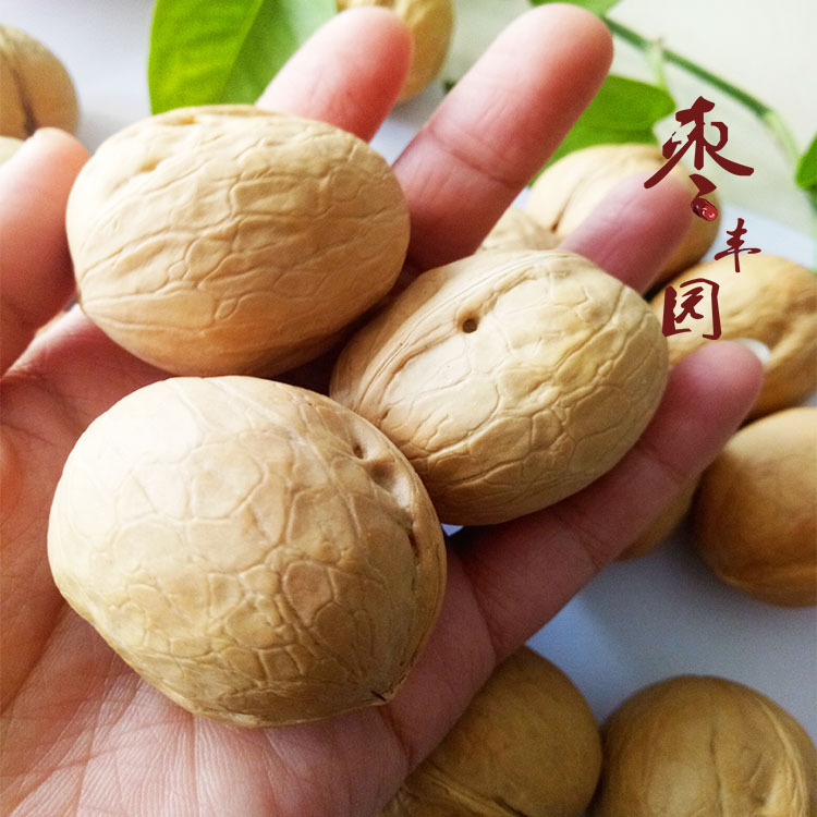 Nhà máy cung cấp những quả óc chó và công ty điện mua một gói, 33 quả óc chó hạnh phúc.