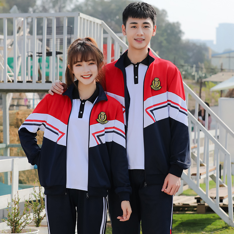 Bộ đồ thể thao mới, quần dài, lớp học chụp hình.