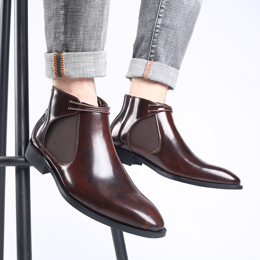 New size Martin's boots are full of short boots, retrospected Chelsea shoes.