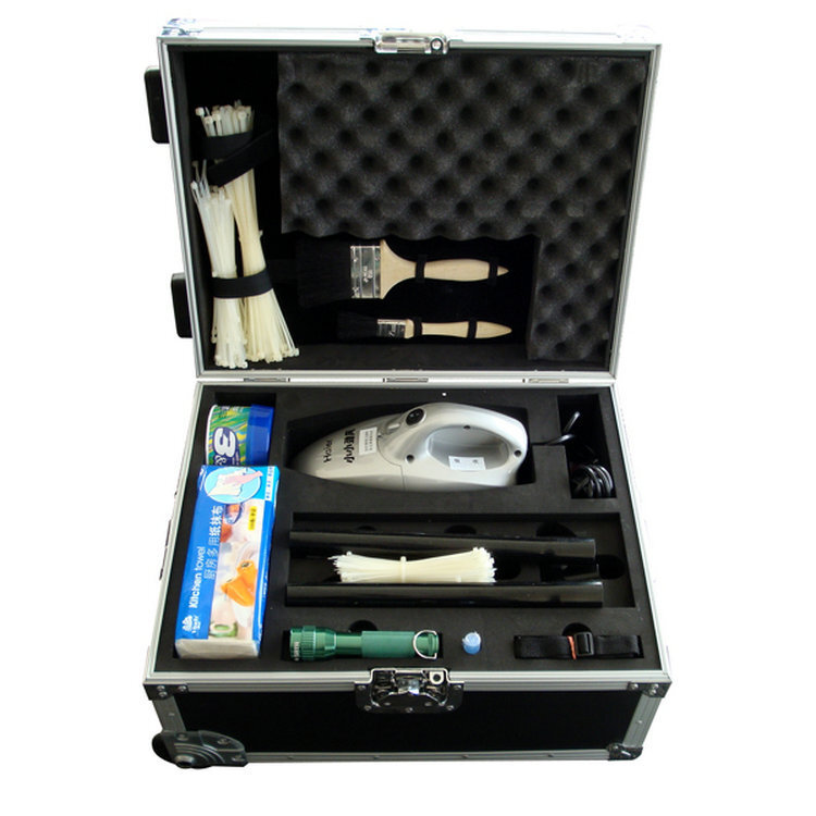 Pull a portable multi-purpose toolbox and set up a multilayer aluminium alloy kit for field rescue.