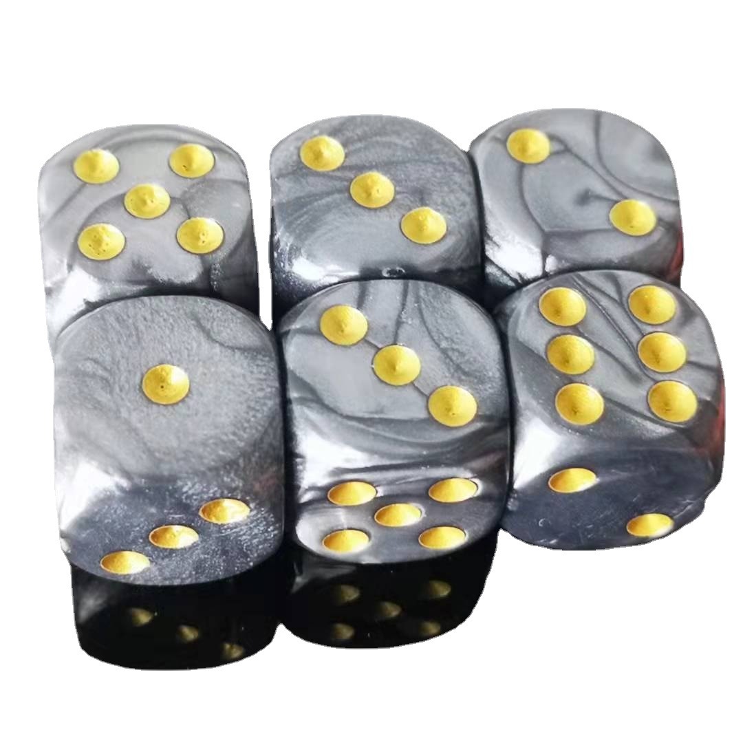 18-Dice Black Sive Số Dân số Câu lạc bộ cờ vua có một cảm giác rất đẹp về những viên ngọc trai đung đưa.