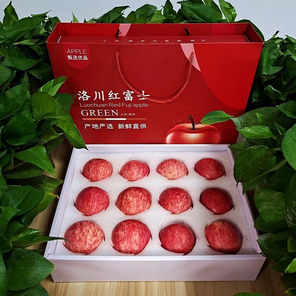 The red rich apples of Shilokawa High Mountain, fresh and sweet fruit, picked out 12 gift boxes for distribution.