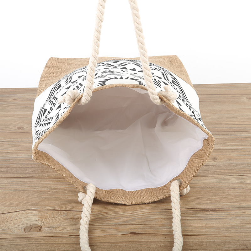 A simple hand-held tow bag to attend school.