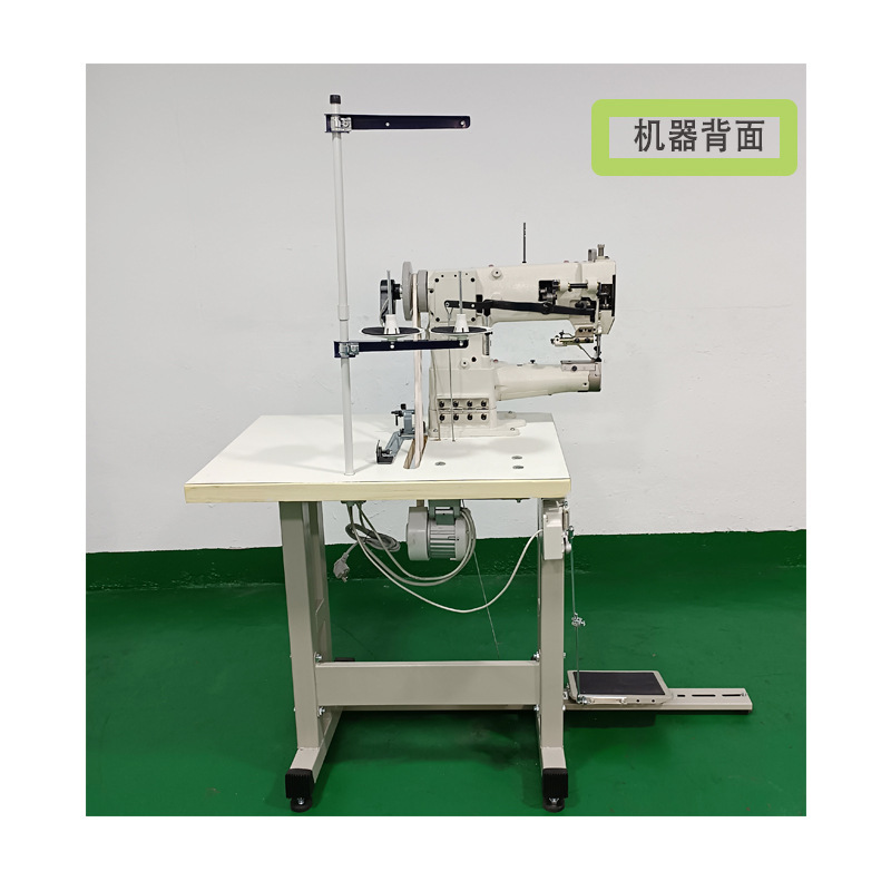 Một tấm thảm trải xe cao cấp, dụng cụ may đồ da.