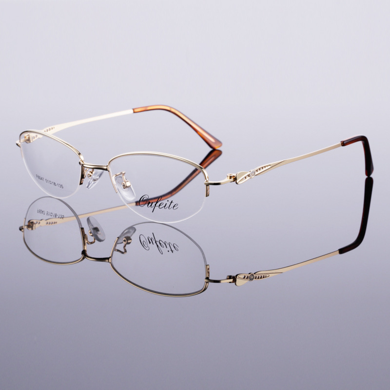 Fashion's new, near-sighted eyeglasses.