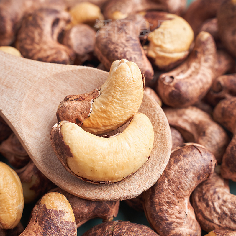 Snacks with cashew nuts and fragrances of cashew nuts