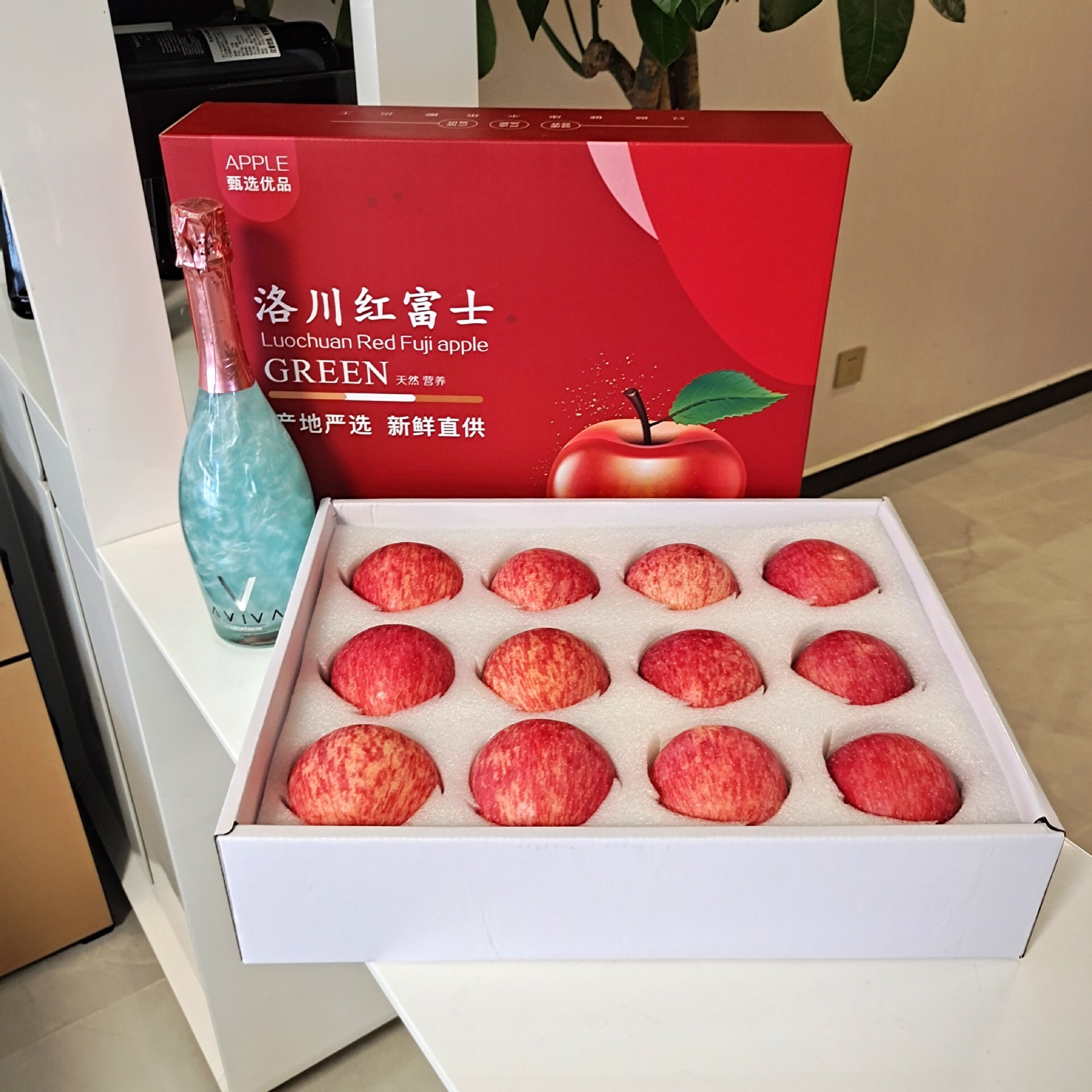 The red rich apples of Shilokawa High Mountain, fresh and sweet fruit, picked out 12 gift boxes for distribution.