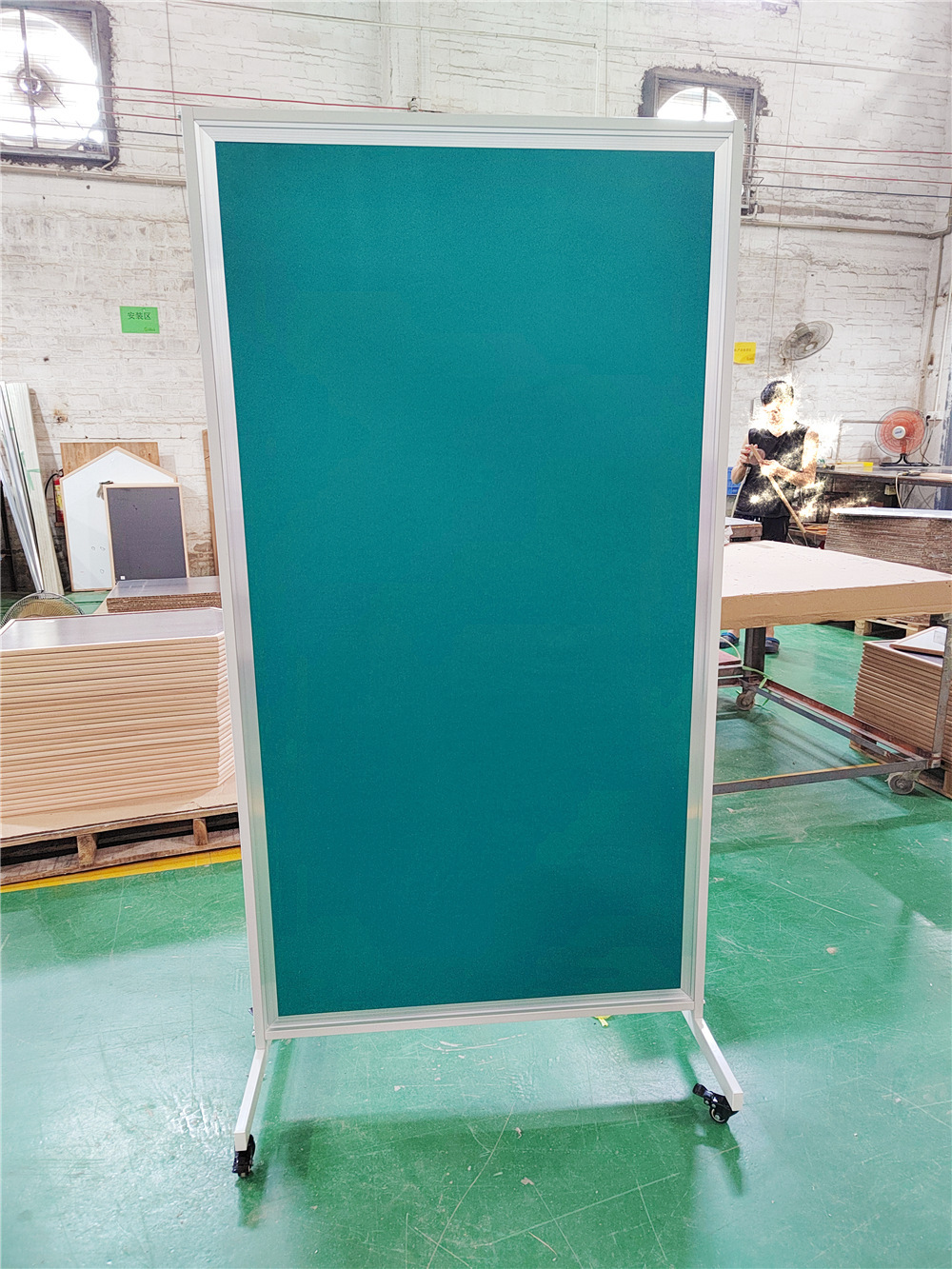 Customized school velvet mobile panel with graphic nails to the office message board display board produced on demand