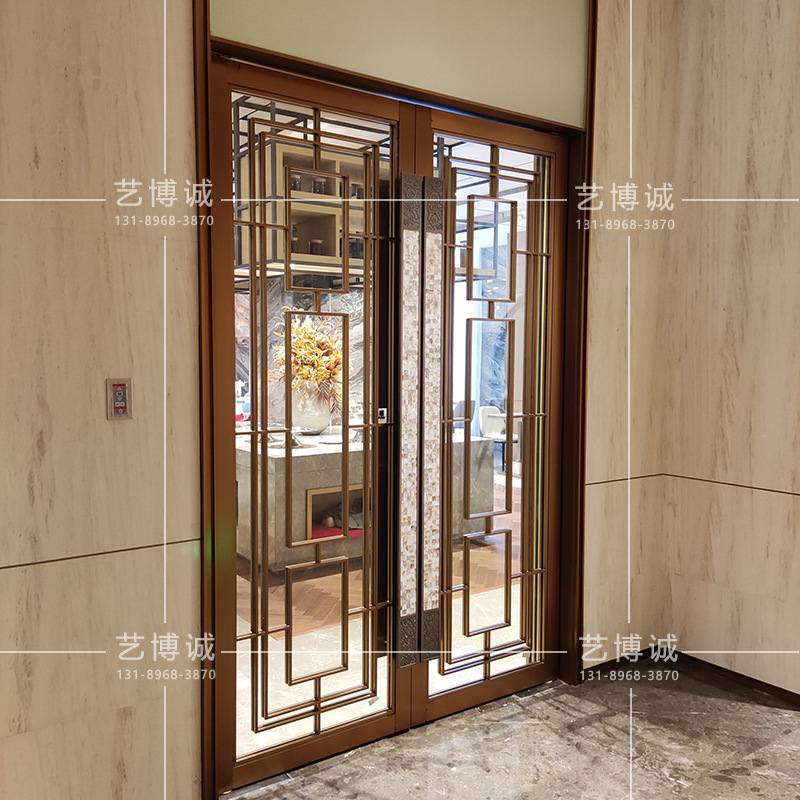 Customize champagne gold stainless steel doors, spring spring doors, stainless steel glass doors at hotel fairs.