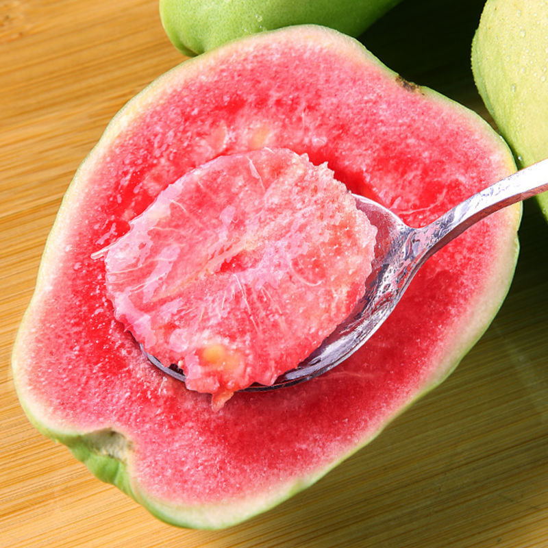 Guangxi heart-carbing pomegranates in fresh season.