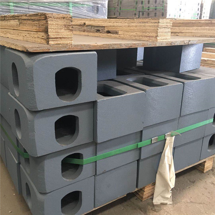 Plants provide container casting steel angles for mobile rooms.