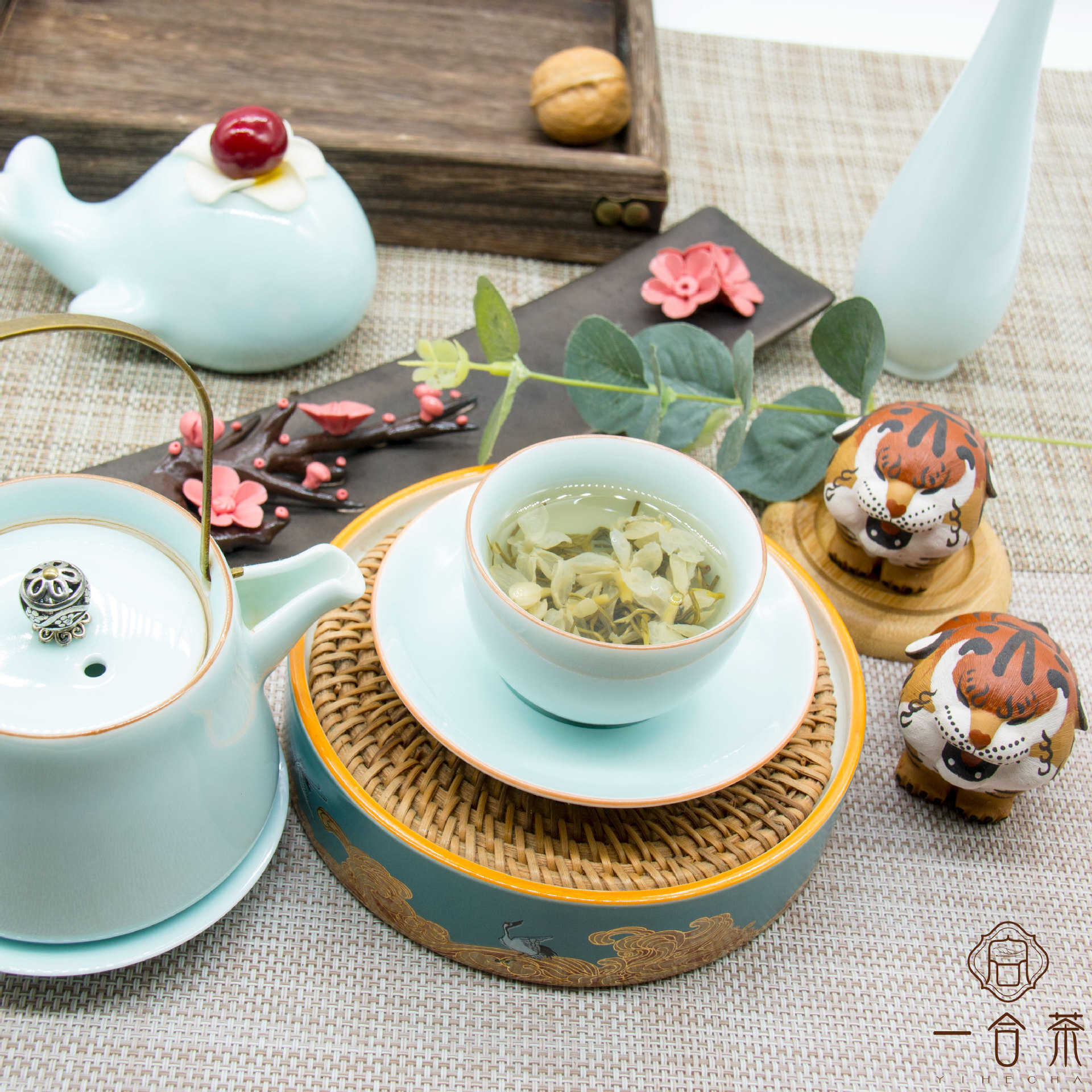 Tiệm trà Jasmine ở Guangxi, pha trà tuyết cho Molly.