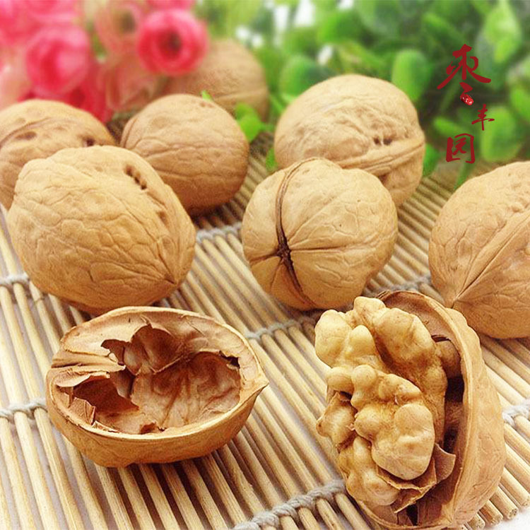 Nhà máy cung cấp những quả óc chó và công ty điện mua một gói, 33 quả óc chó hạnh phúc.