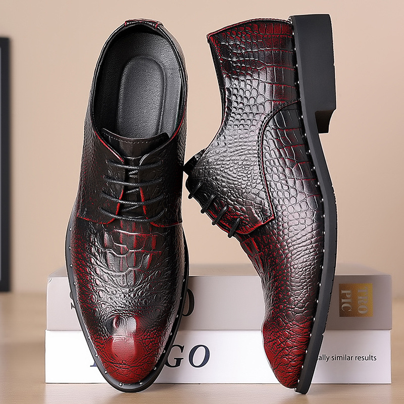 The new four-season man's shoes are on the leash belt.
