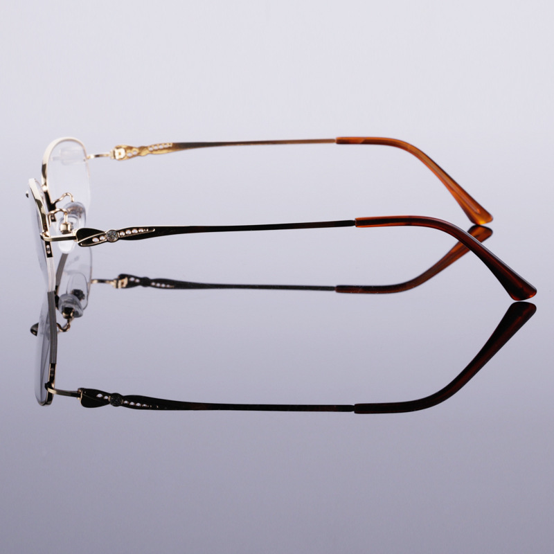 Fashion's new, near-sighted eyeglasses.