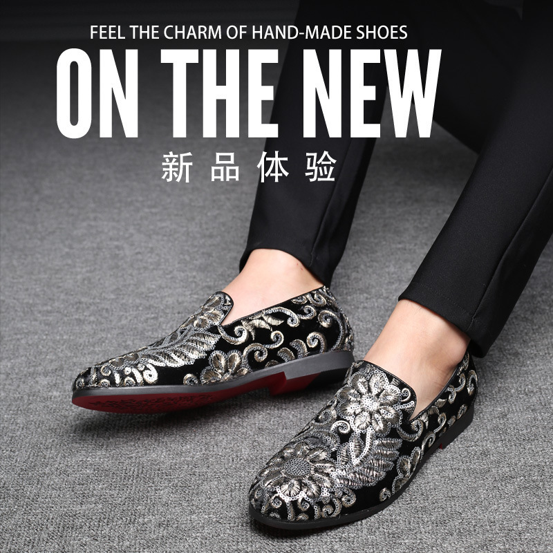 A new 2023 large-size man with a single pair of shoes and a pair of bean shoes.