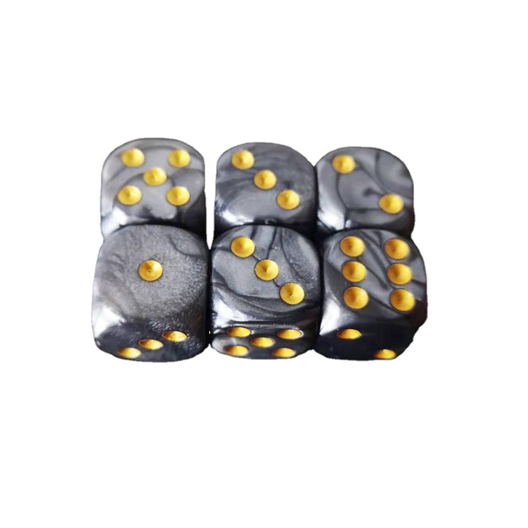 18-Dice Black Sive Số Dân số Câu lạc bộ cờ vua có một cảm giác rất đẹp về những viên ngọc trai đung đưa.