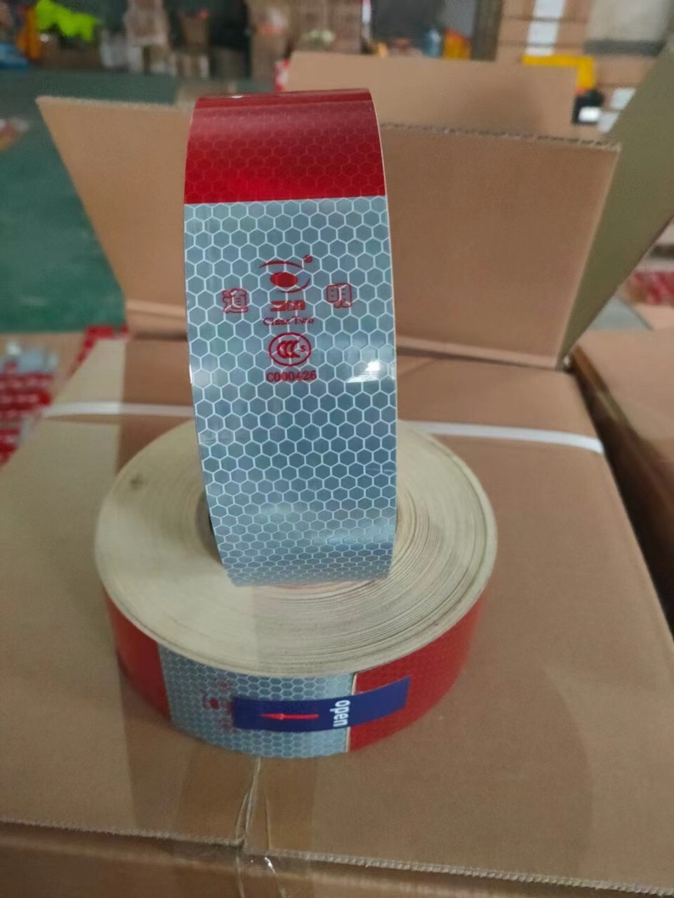 nhãn dán, nhãn hiệu Dom, phản chiếu đỏ và trắng, nhãn dán hàng năm, phản chiếu quốc gia.