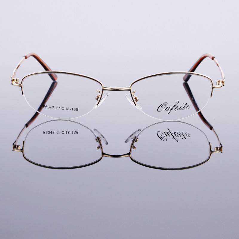 Fashion's new, near-sighted eyeglasses.