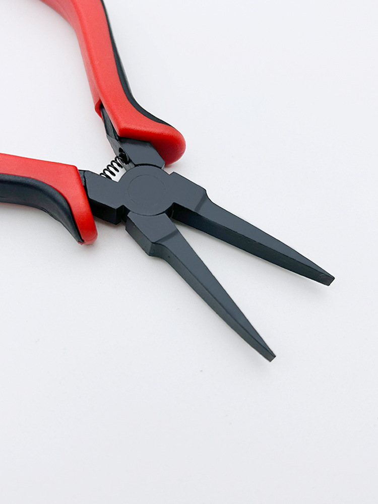 The flat-touched fishing pliers are tied to the pliers and the wire pliers.